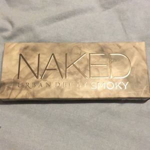 Urban Decay Naked Smoky eyeshadow palette